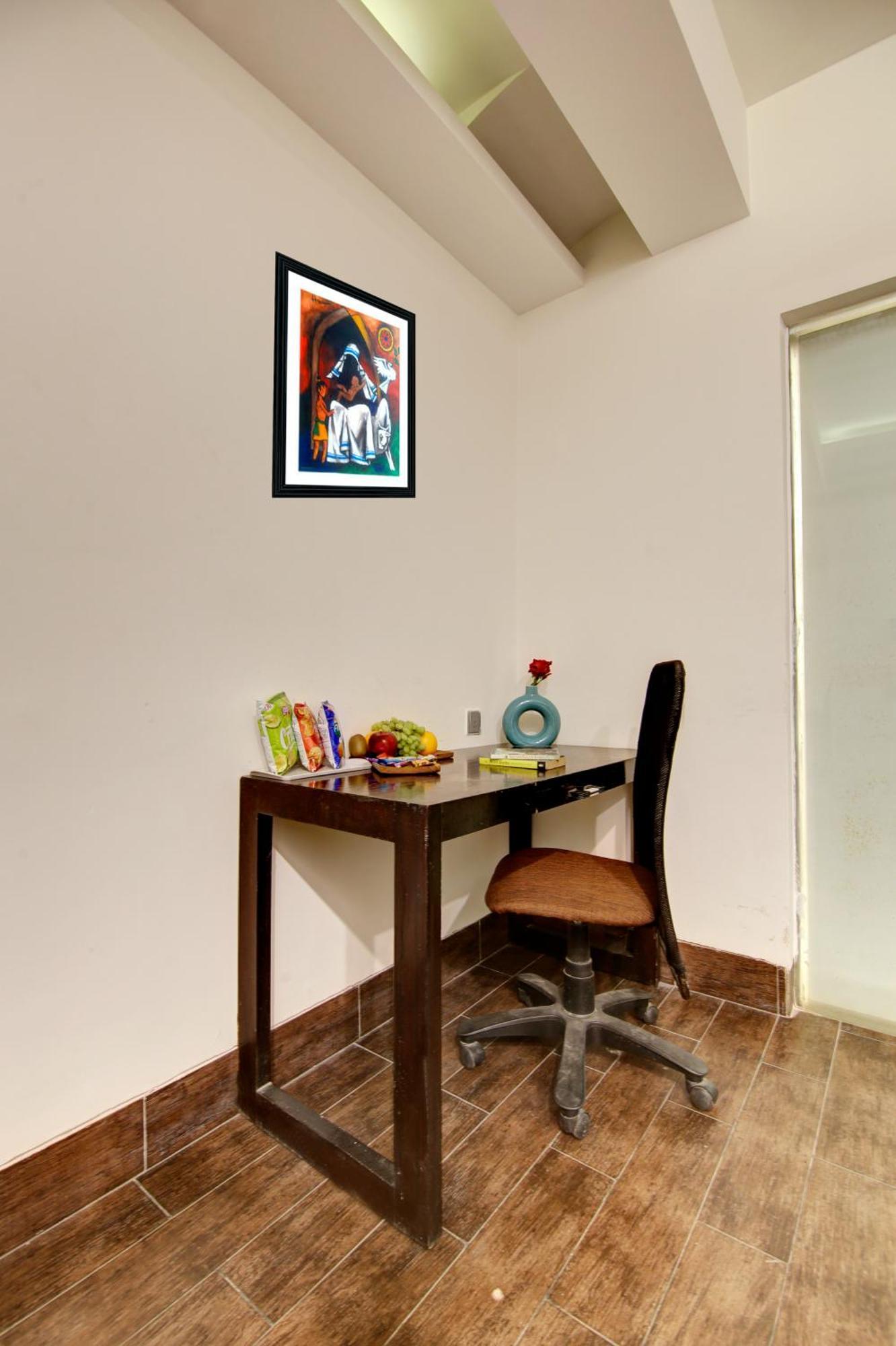 Stay At Good Times Near Karol Bagh Metro Hotel