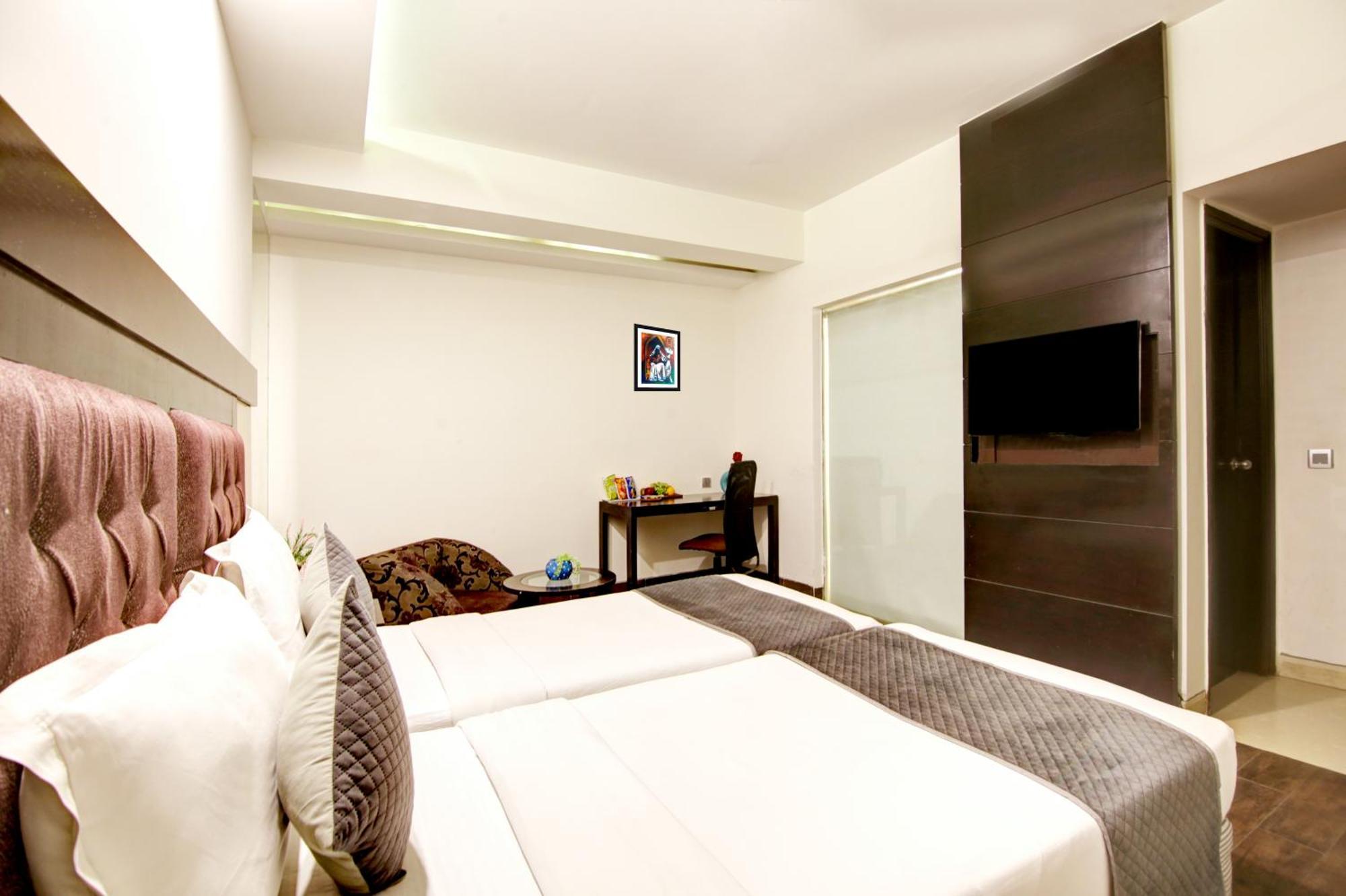 Stay At Good Times Near Karol Bagh Metro 3* New Delhi
