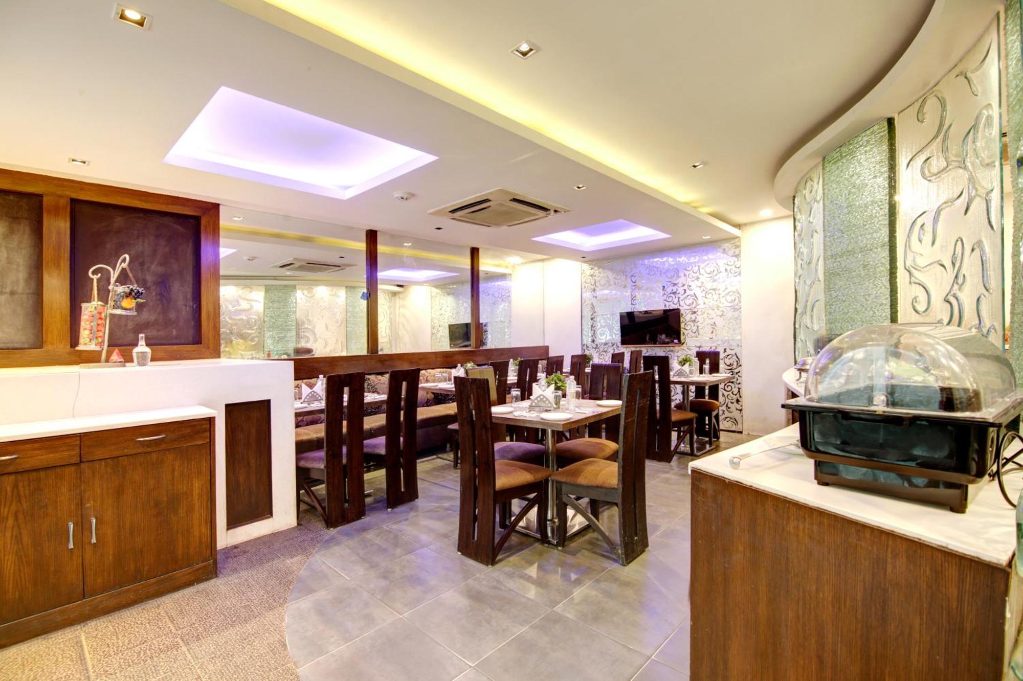 Stay At Good Times Near Karol Bagh Metro