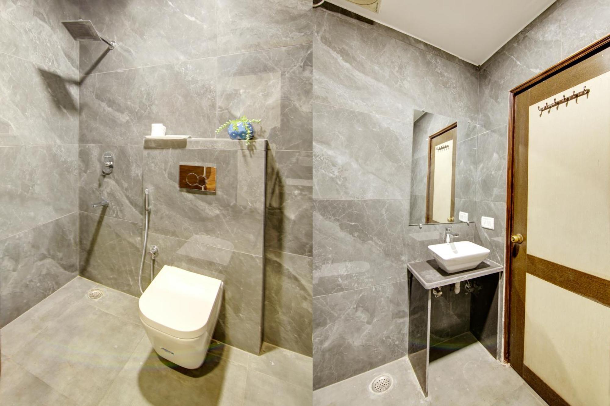 Stay At Good Times Near Karol Bagh Metro Hotel