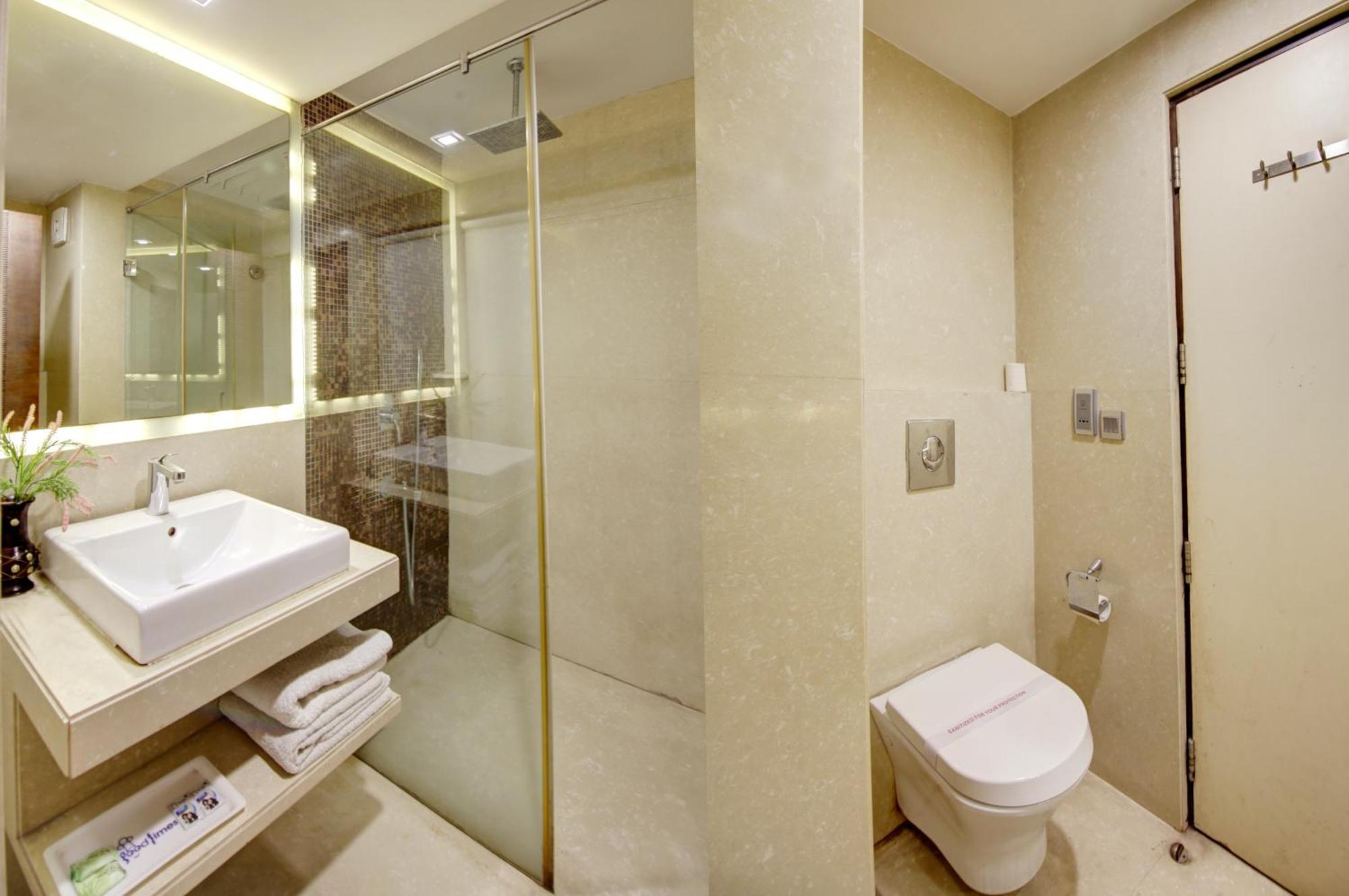 Stay At Good Times Near Karol Bagh Metro