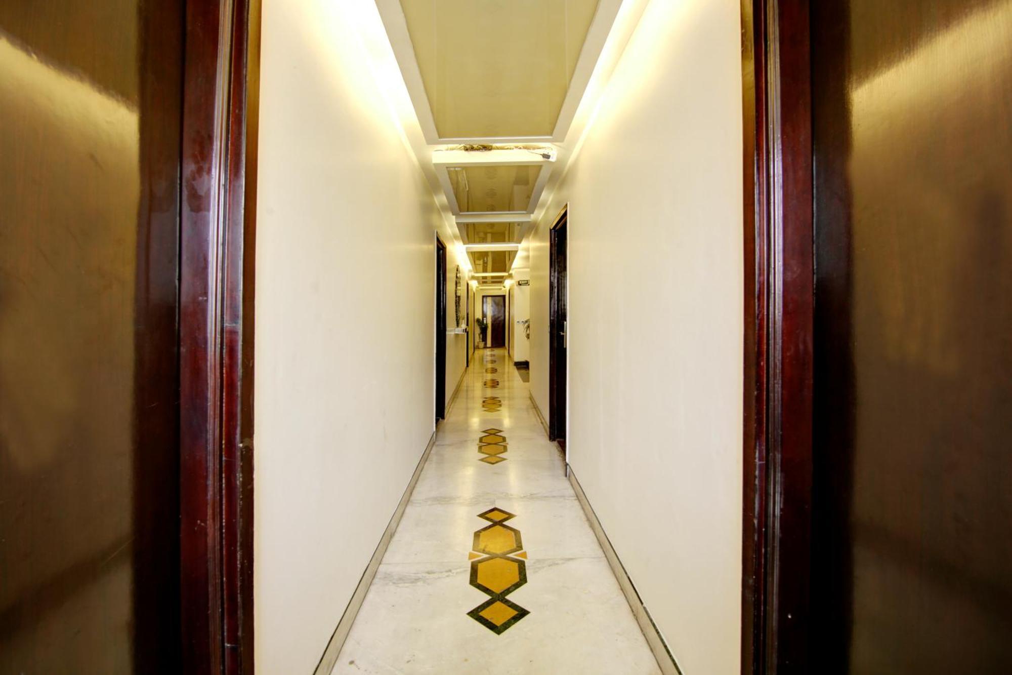 Stay At Good Times Near Karol Bagh Metro