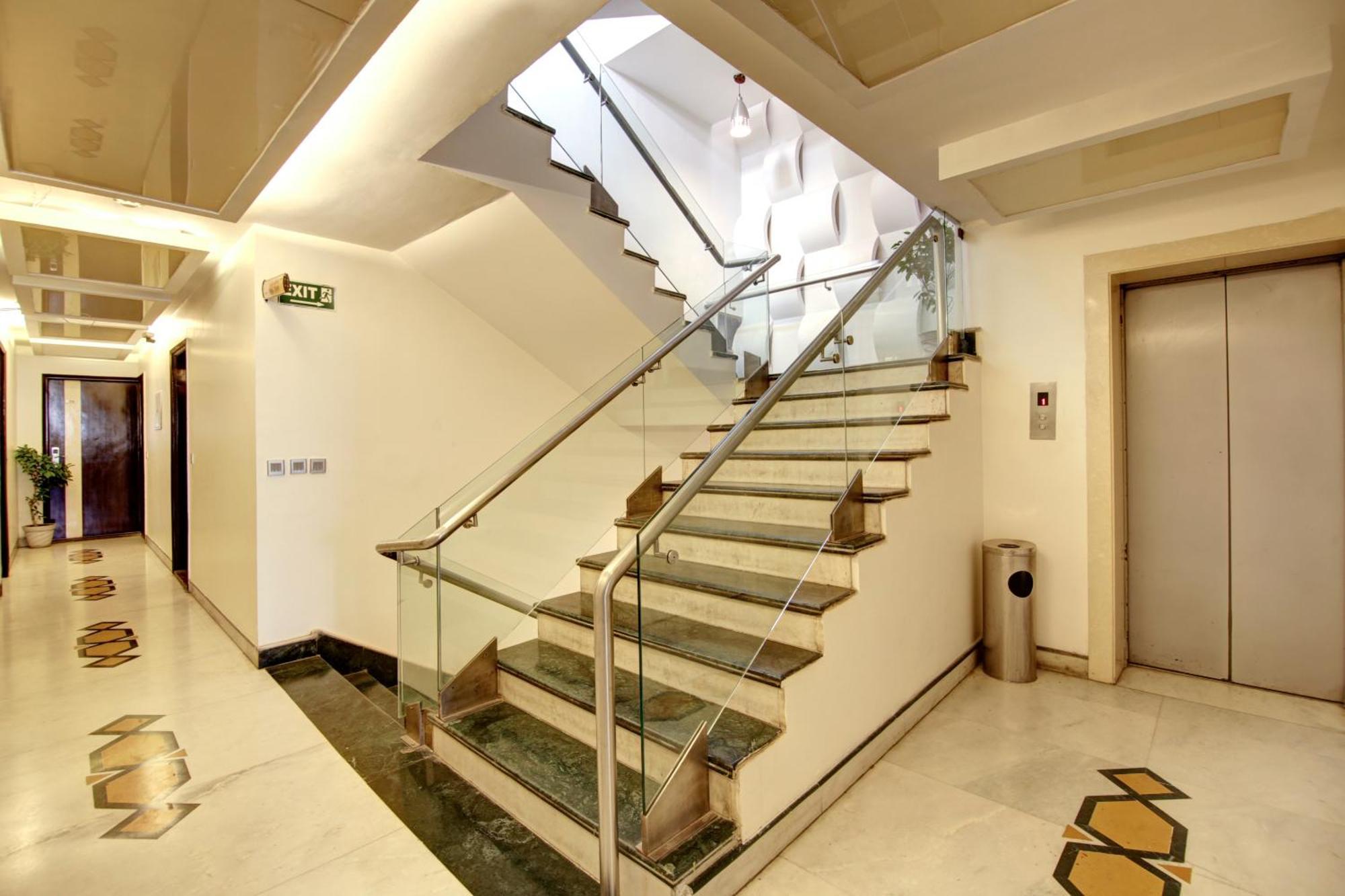 Stay At Good Times Near Karol Bagh Metro 3*