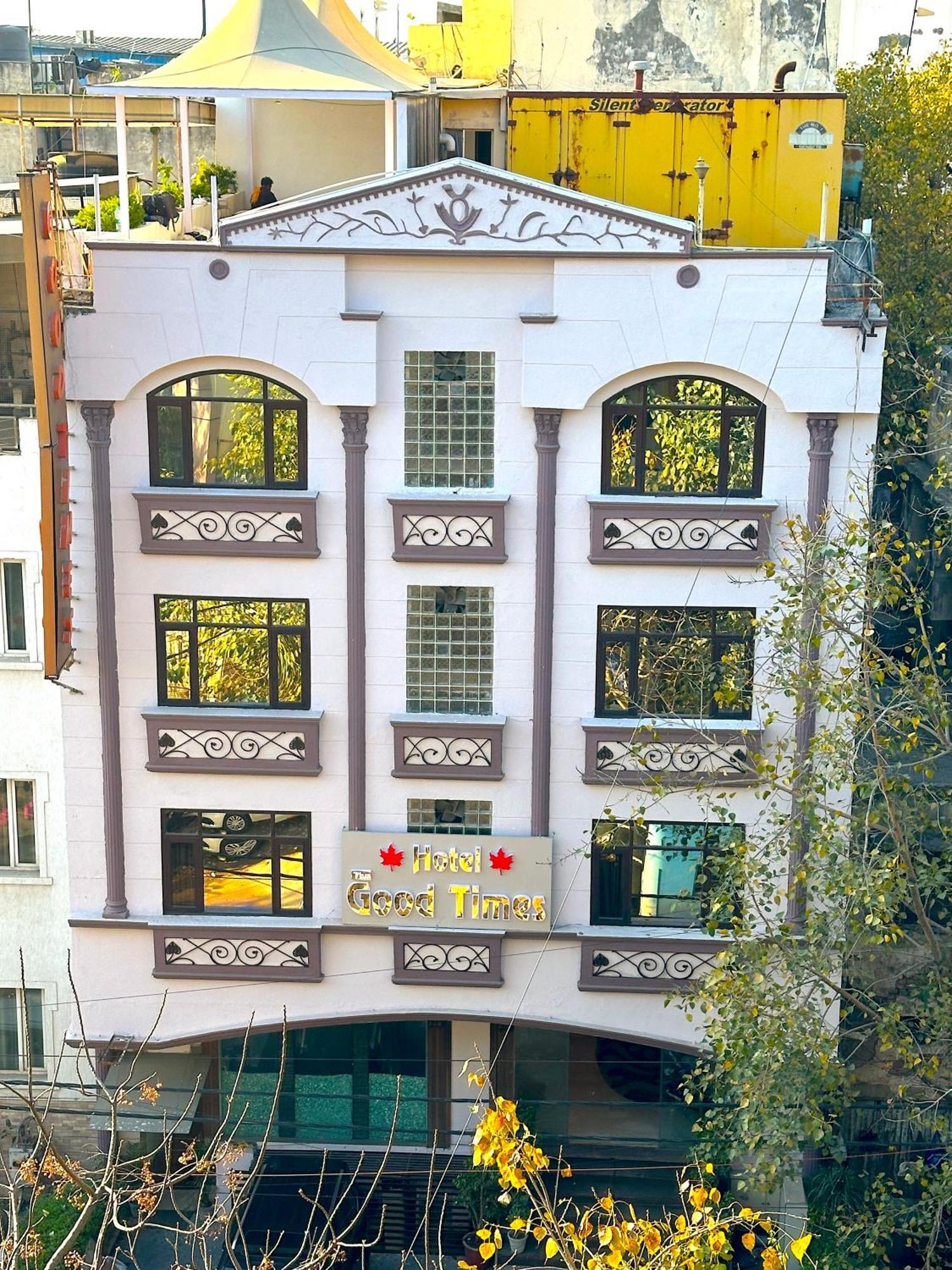 Stay At Good Times Near Karol Bagh Metro New Delhi